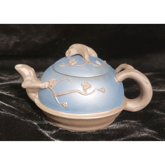 Vintage Yixing Zisha Clay Tea Pot - Picture 4 of 16